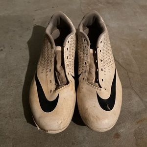 nike white/grey/black spiked soccer/football cleats size 11.5